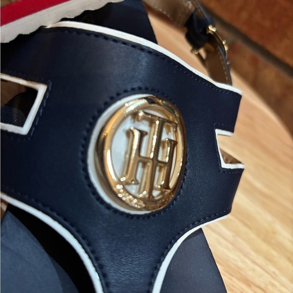 TOMMY HILFIGER PLATFORM RED WHITE & NAVY PREPPY WEDGE CASUAL DRESSY SANDALS SZ 9 - Picture 3 of 12